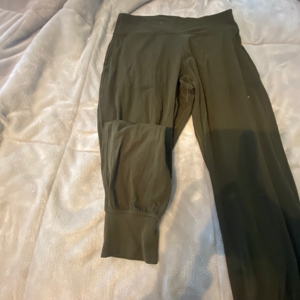 Lululemon align olive green joggers woman’s